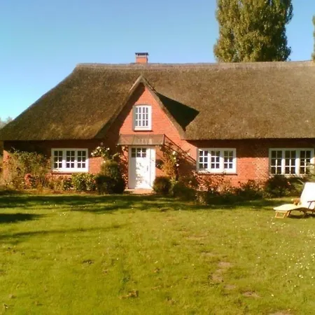 Casa de Férias Freistehendes Reetdachhaus Auf Einem Grossen Grundstueck In Ruhiger Umgebung Riepsdorf